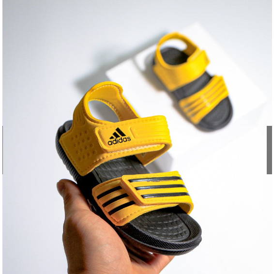 DÉP QUAI HẬU CHO BÉ