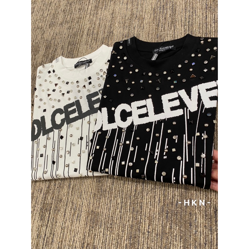 Áo phông dolce level đính đá to xuyên vải bản cao cấp,áo phông dolce đính đá quanh cổ phong cách boy phố