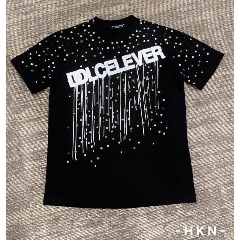 Áo phông dolce level đính đá to xuyên vải bản cao cấp,áo phông dolce đính đá quanh cổ phong cách boy phố