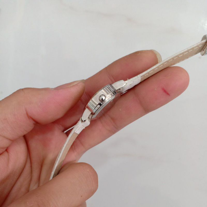 Đồng hồ nữ si nhật dây da hiệu NO BRAND ful trắng độ mới cao 95%