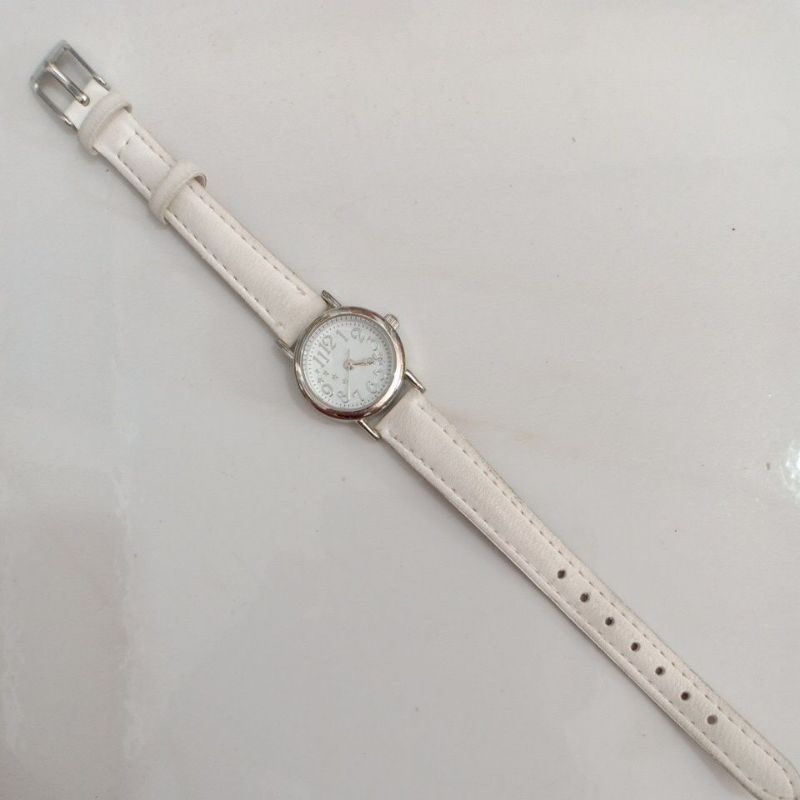 Đồng hồ nữ si nhật dây da hiệu NO BRAND ful trắng độ mới cao 95%