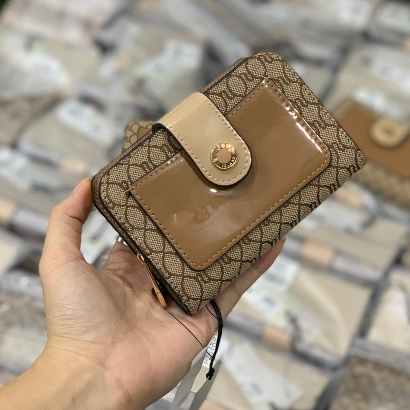 Ví river nắp gài