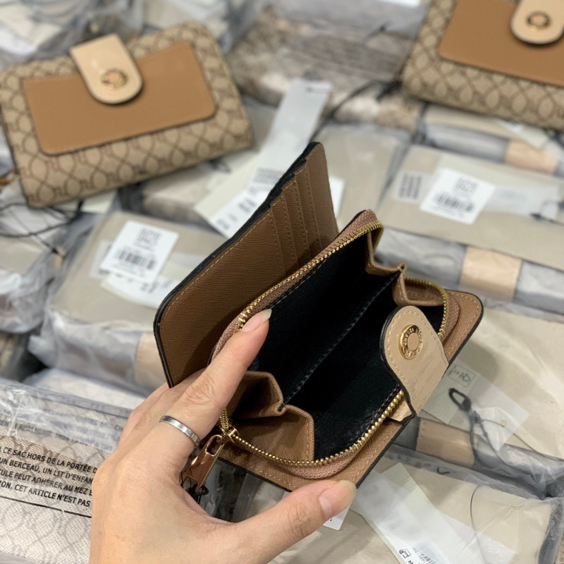 Ví river nắp gài