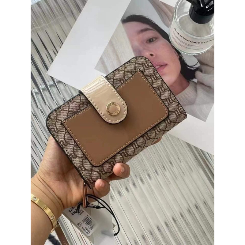 Ví river nắp gài