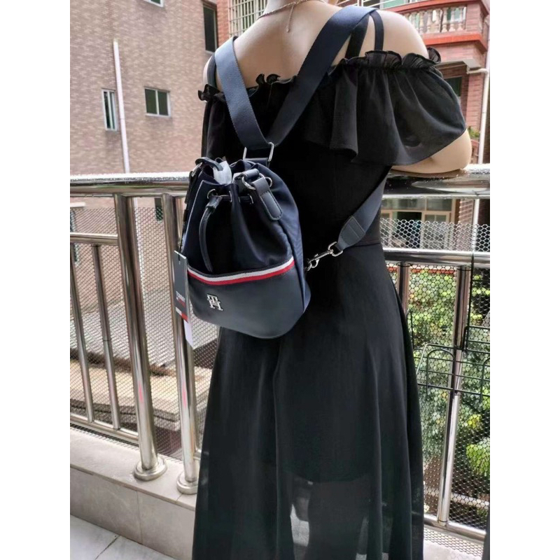 Túi tommy dáng bucket