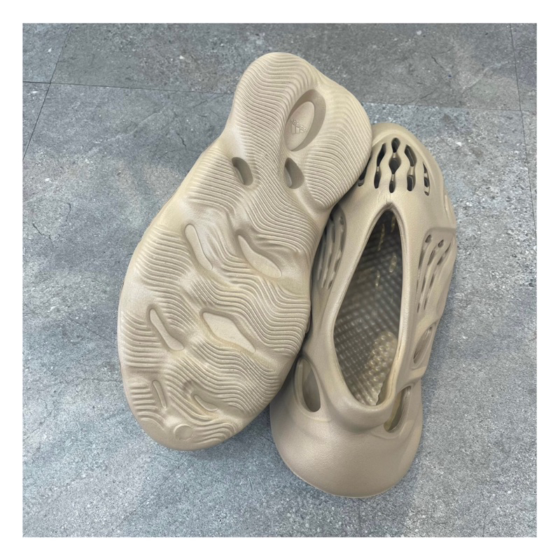 GIÀY YEEZY FOAM RUNNER ‘CLAY TAUPE’ Code: GV6842