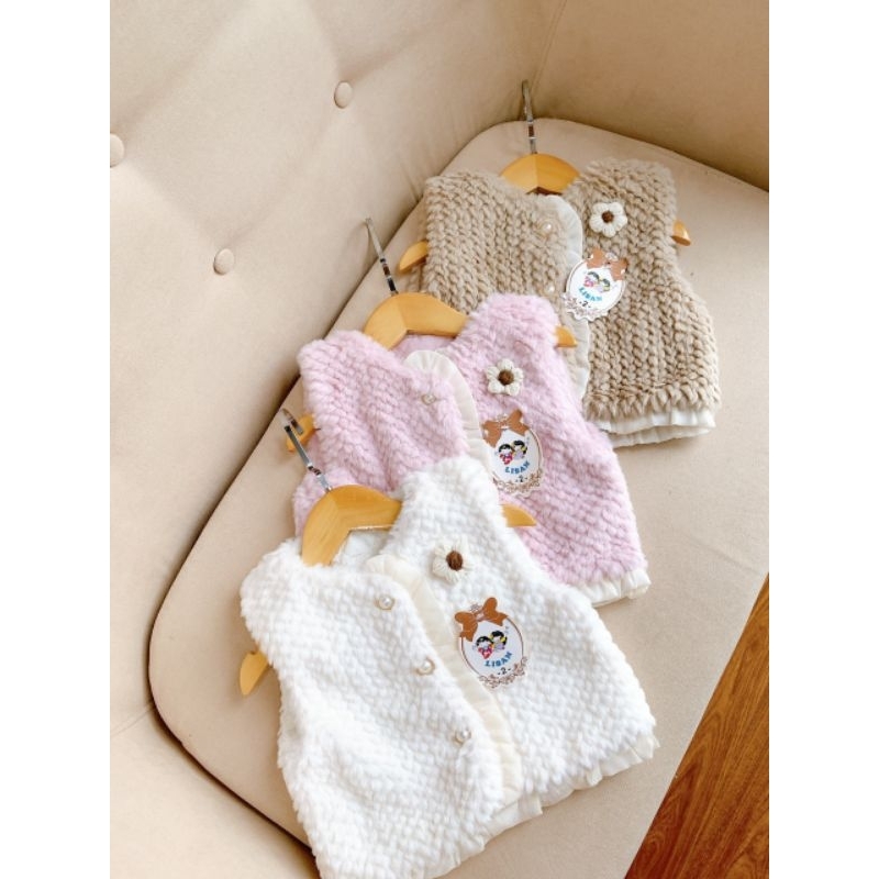 Áo gile lông thỏ QCCC cài hoa cho bé 7-18kg