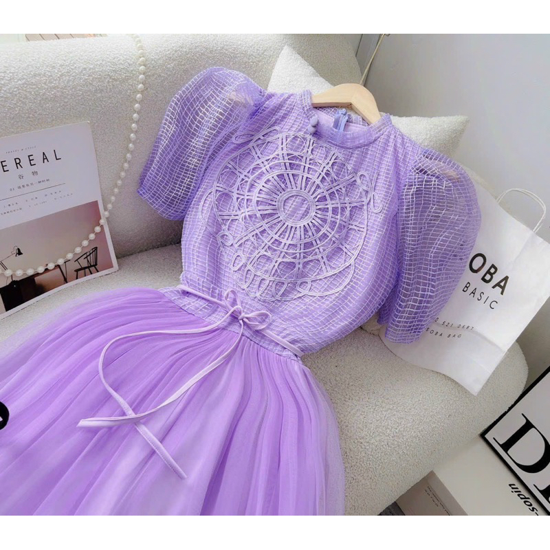 Đầm xoè lưới tay ngắn phối ren