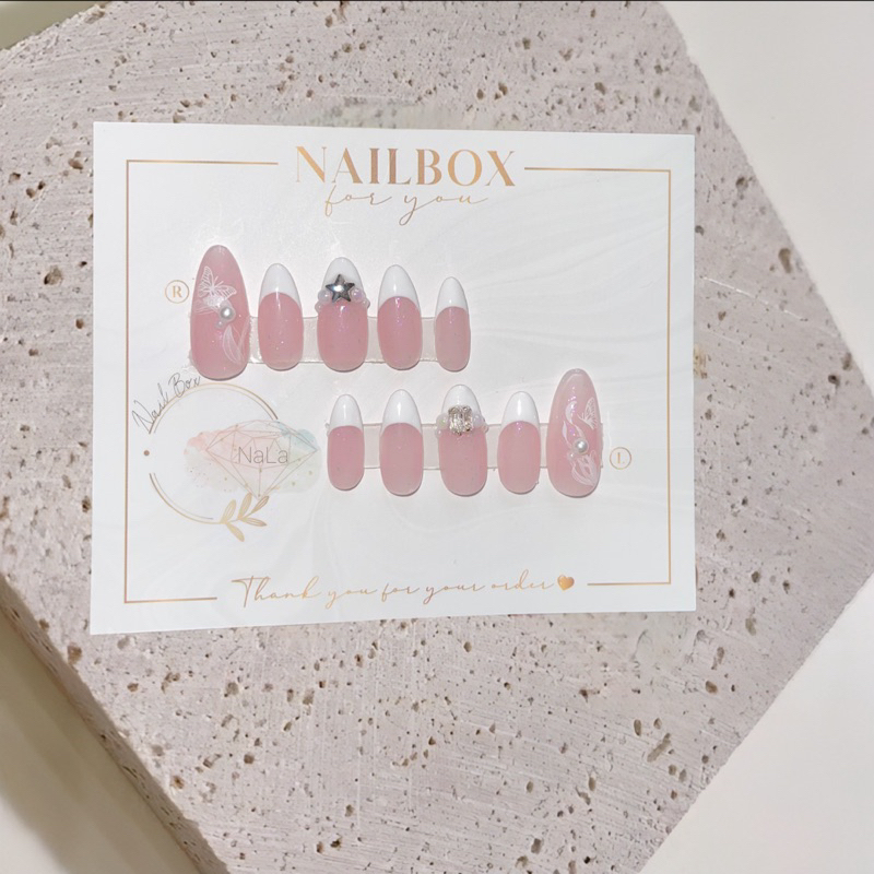 Mẫu nailbox thiết kế  thạch hồng nhũ ,ẩn hoa đính kèm đá sáng.