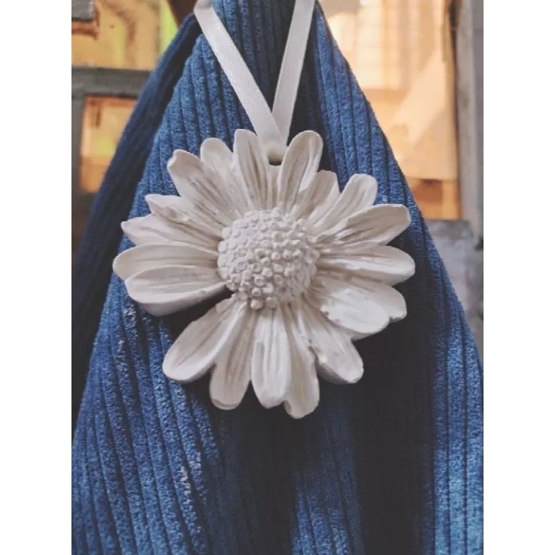 Sáp Treo/Thạch Cao Ko Màu Hình Hoa Cúc Hoạ Mi 🌼 Dùng Khuếch tán Tinh dầu/ Nước hoa Làm Thơm phòng, tủ quần áo, ô tô