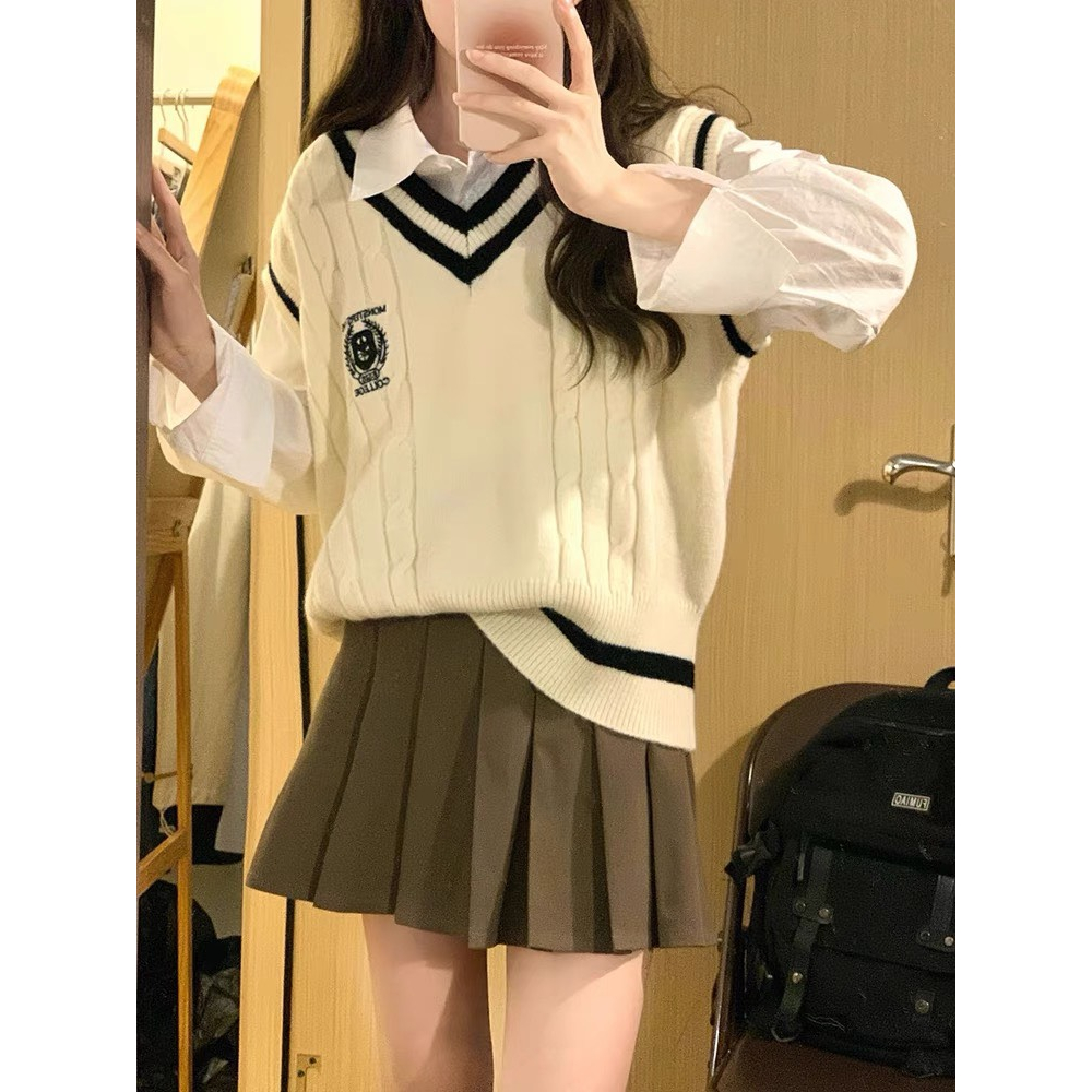 Gile len nữ viền trắng cổ V Deliz thêu hình đơn giản, chất len dày mịn form vừa mùa thu đông Bunny