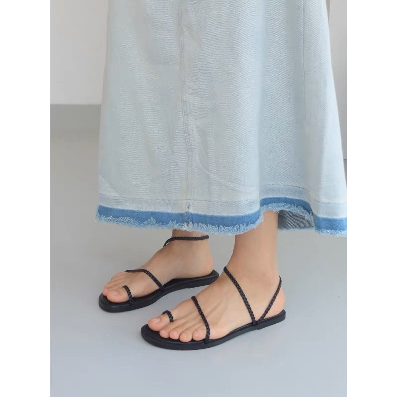 Dép Bệt Nữ Dây Mảnh Đen QUEENS STORE xinh tôn da thanh mảnh đế bệt