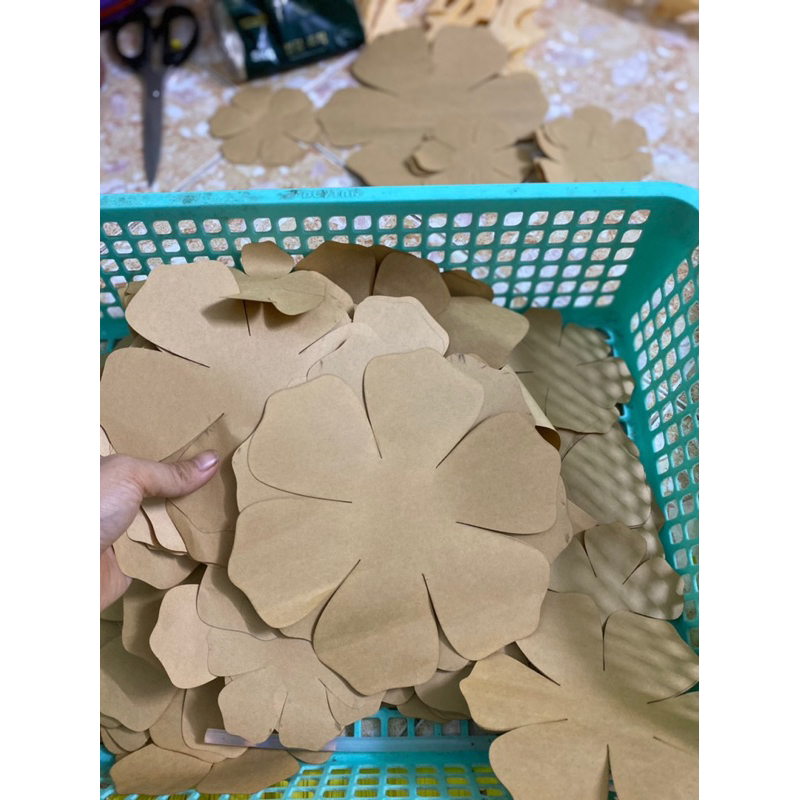 Bông hoa bàng giấy xi măng, kích thươc 10cm,15cm ,18 cm, 20cm về kết lên hoa 3 lớp