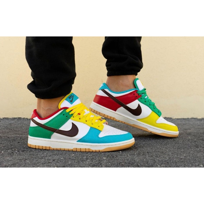 Giày Dunk Low SE ‘Free.99 White’ DH0952-100 tại Sneaker Daily