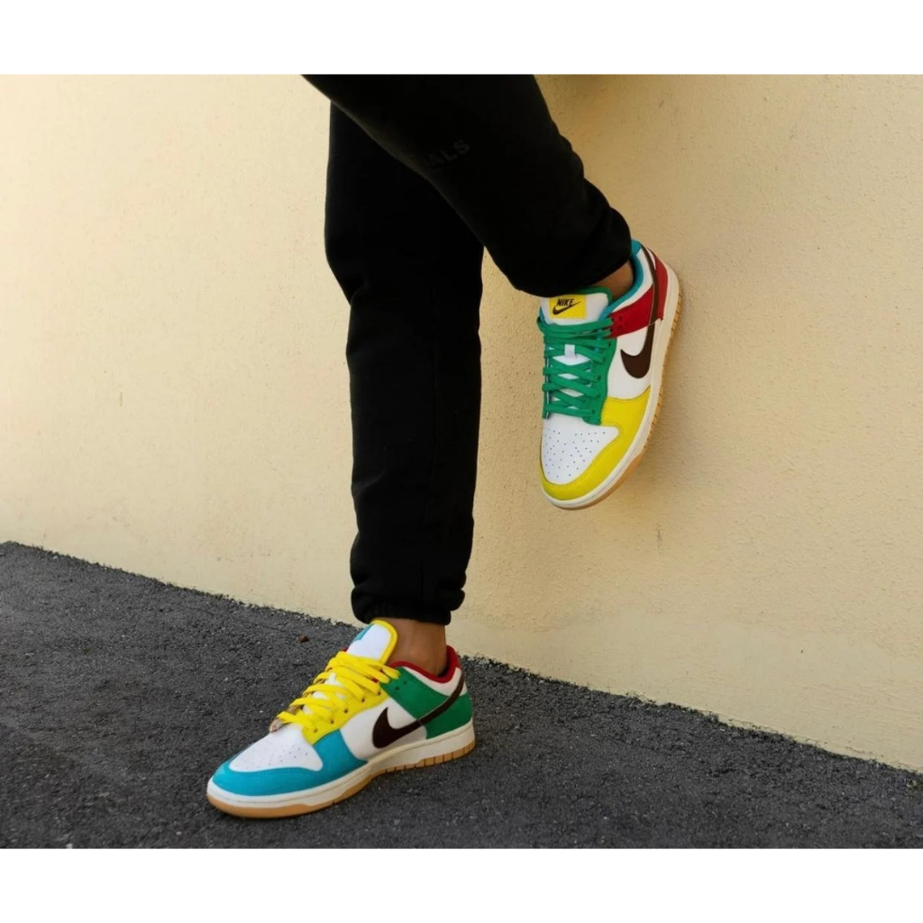 Giày Dunk Low SE ‘Free.99 White’ DH0952-100 tại Sneaker Daily