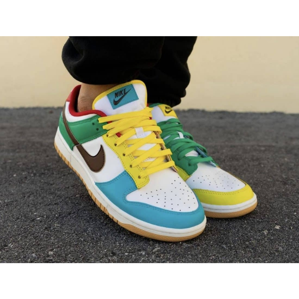 Giày Dunk Low SE ‘Free.99 White’ DH0952-100 tại Sneaker Daily