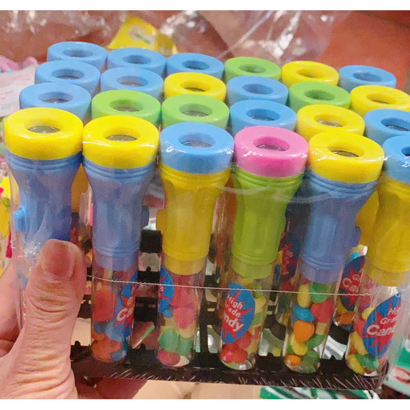 Vỉ 24 chiếc đèn pin chiếu hình kèm kẹo  trái cây