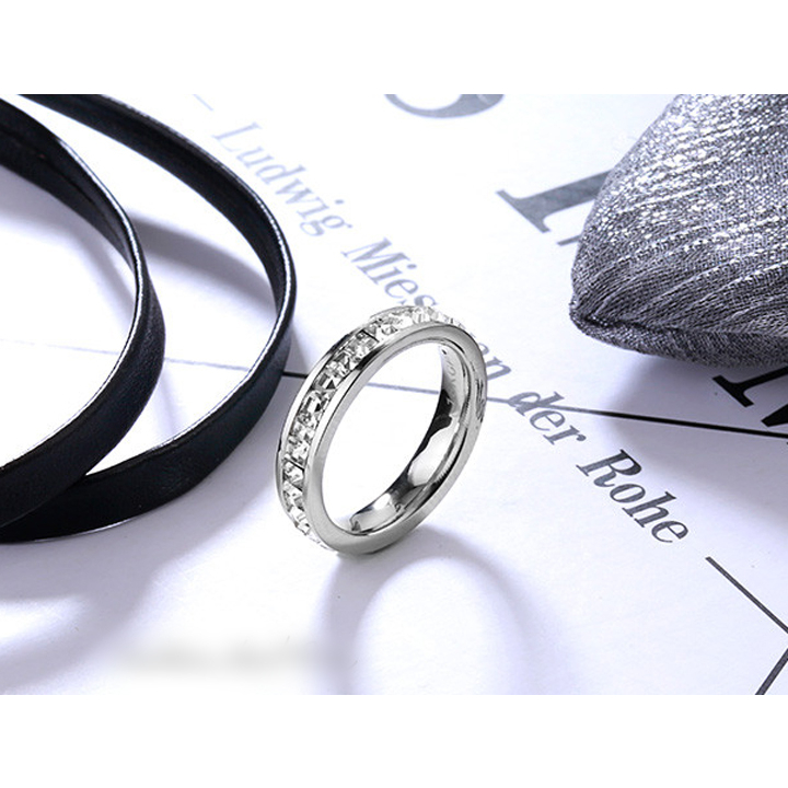 NHẪN TITAN ĐÍNH ĐÁ VUÔNG QUANH CHIẾC  siêu đẹp, bền màu