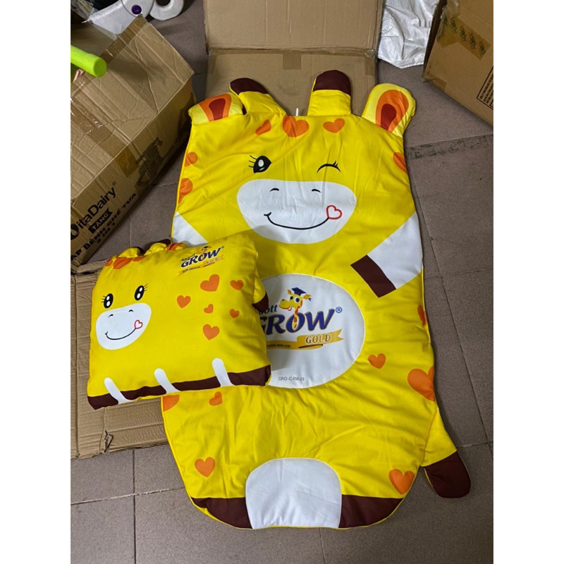 Thảm chần bông - hoặc dùng làm chăn đắp - tặng kèm gối cho bé Grow