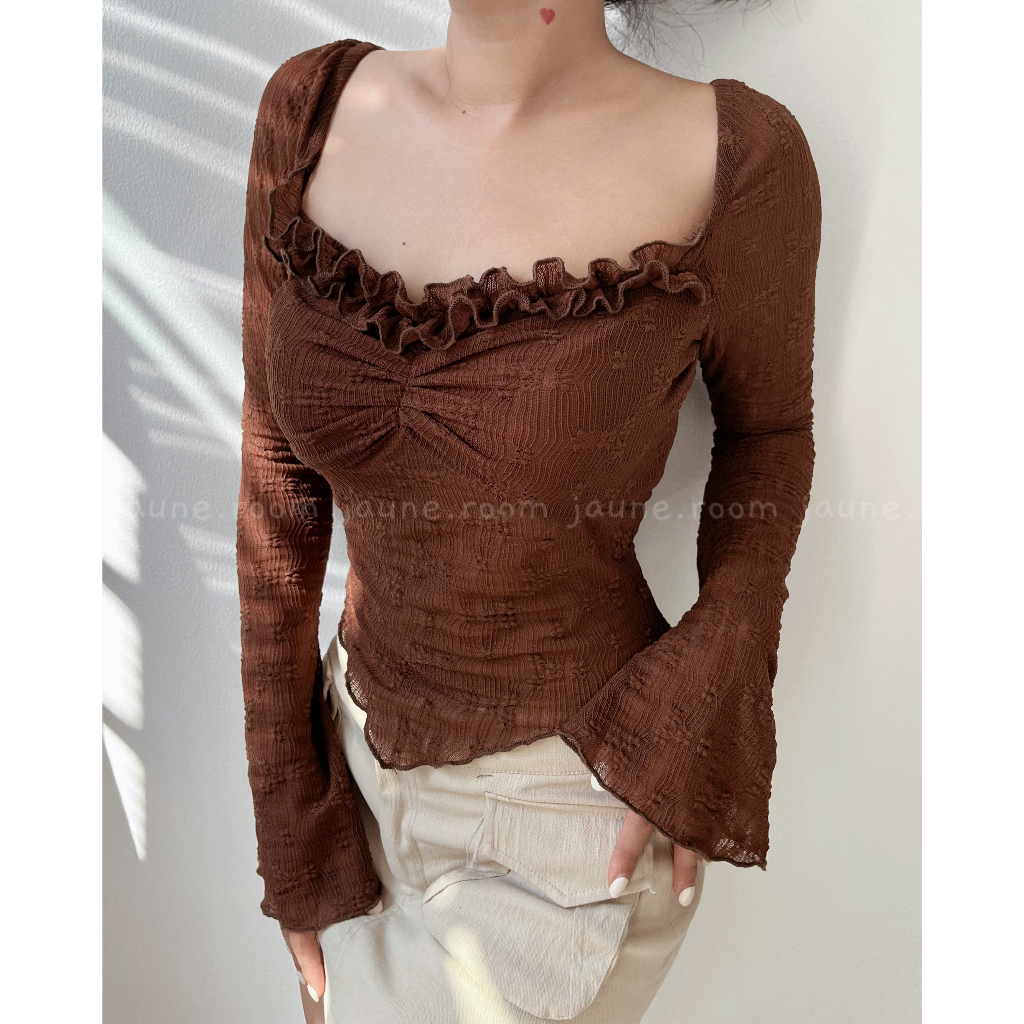 Áo croptop vạt nhọn JAUNE tay dài loe, tôn dáng- LAYLA TOP