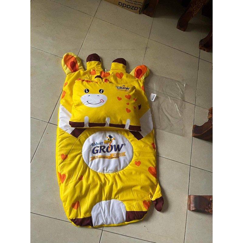 Thảm chần bông - hoặc dùng làm chăn đắp - tặng kèm gối cho bé Grow