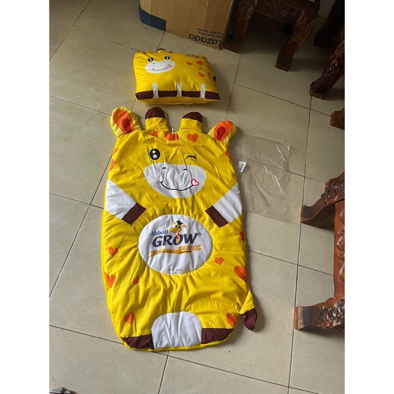 Thảm chần bông - hoặc dùng làm chăn đắp - tặng kèm gối cho bé Grow