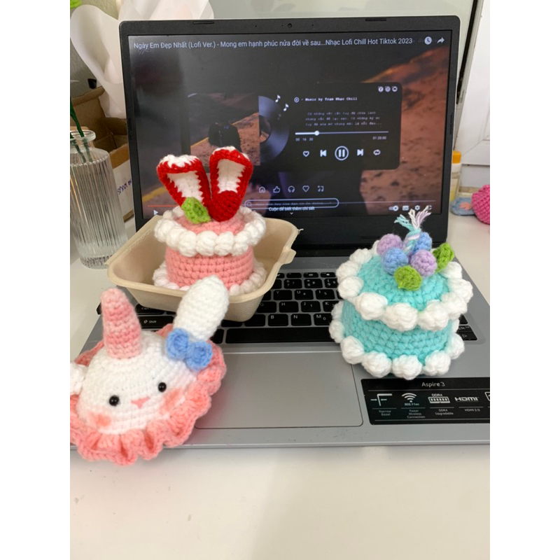 Bánh kem sinh nhật bằng len