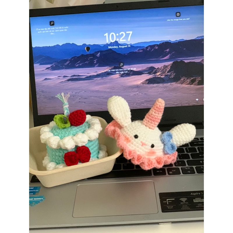 Bánh kem sinh nhật bằng len