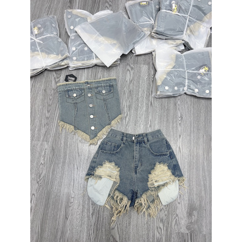 Quần short rách túi lòi mã