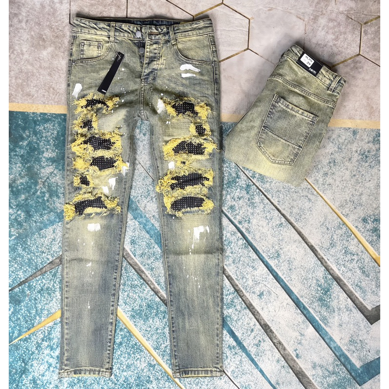 Quần jean bò nam Amiri slimfit xanh loang vàng rách tua xù vá đính đá bạc dọc đùi vảy sơn trắng 4 cúc