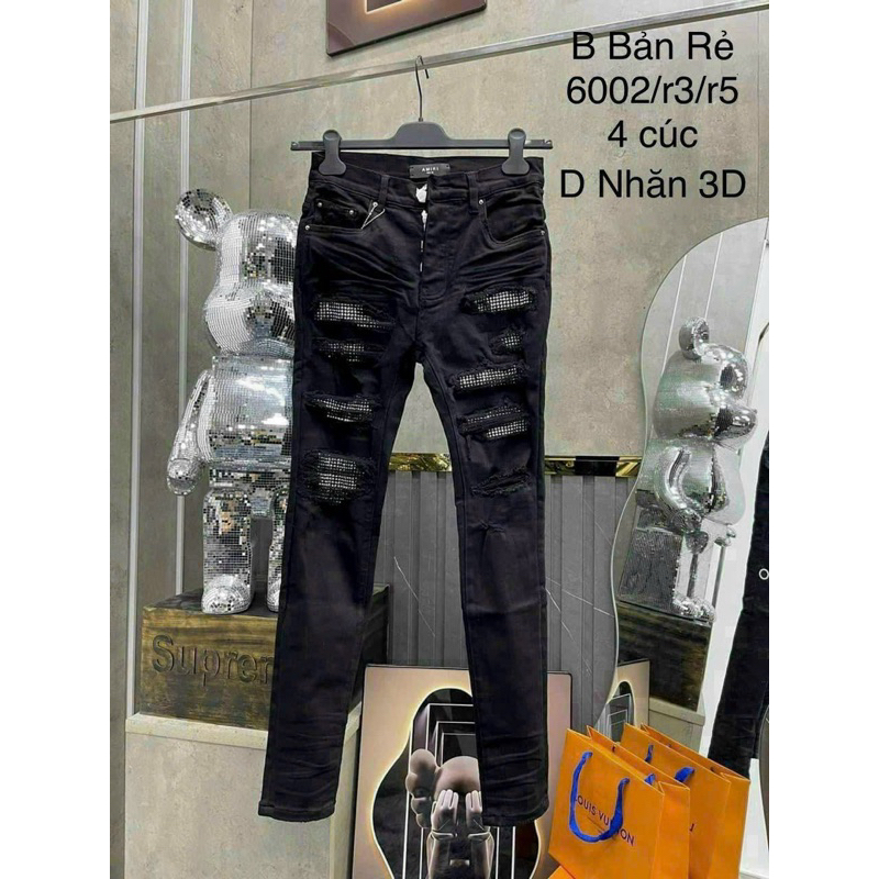 Quần jean bò nam Amiri slimfit xanh loang vàng rách tua xù vá đính đá bạc dọc đùi vảy sơn trắng 4 cúc