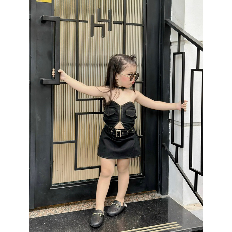 Sét áo cúp ngực dây kéo kèm chân váy nịt khoen vàng