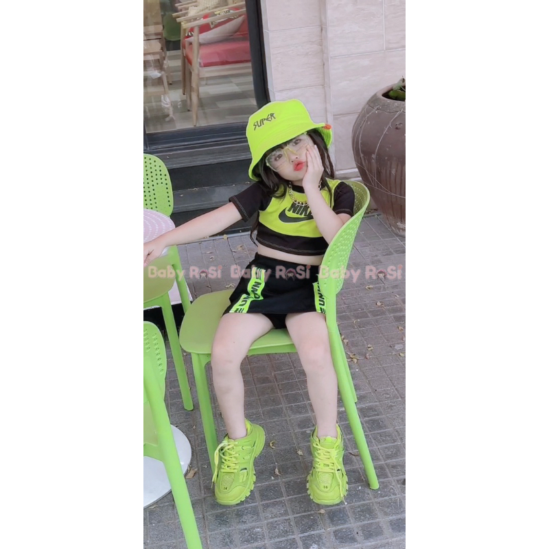 Sét áo nike 2 màu kèm chân váy dây chữ cho bé