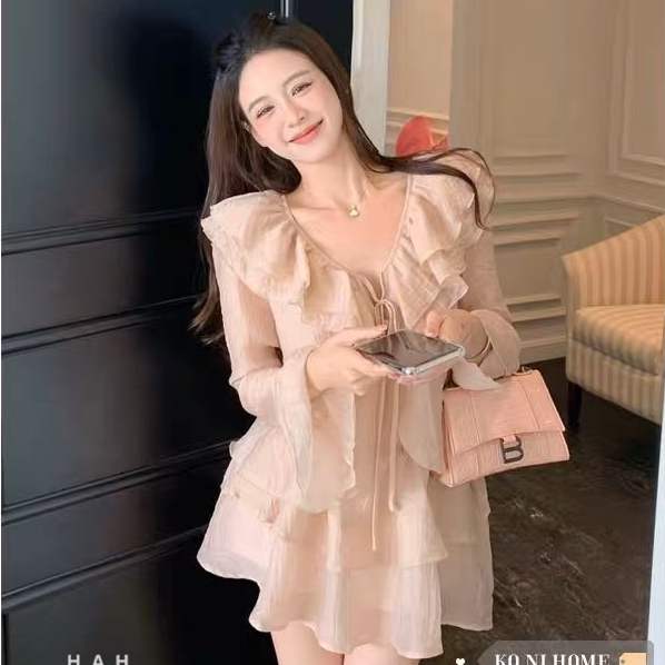 Set áo sơ mi cổ bèo tay dài loe phối chân váy bèo tầng thời tiểu thư thiết kế đi biển du lịch dạo phố sang chảnh LEVAN