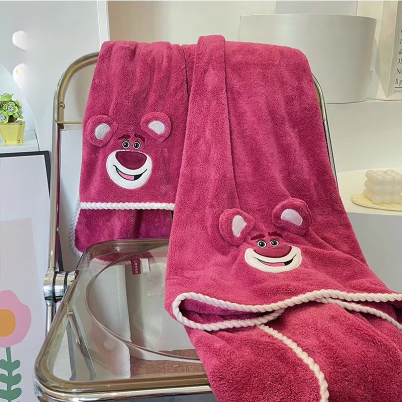 Set 2 Khăn Tắm Hoạ Tiết Gấu Dâu Hồng Siêu Yêu Siêu Mềm Mịn Kèm Túi Zip