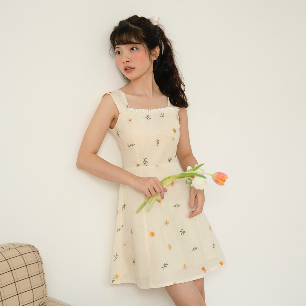 BLEUBIRD Váy thô thêu hoa phối ren dáng A Daisy Dress