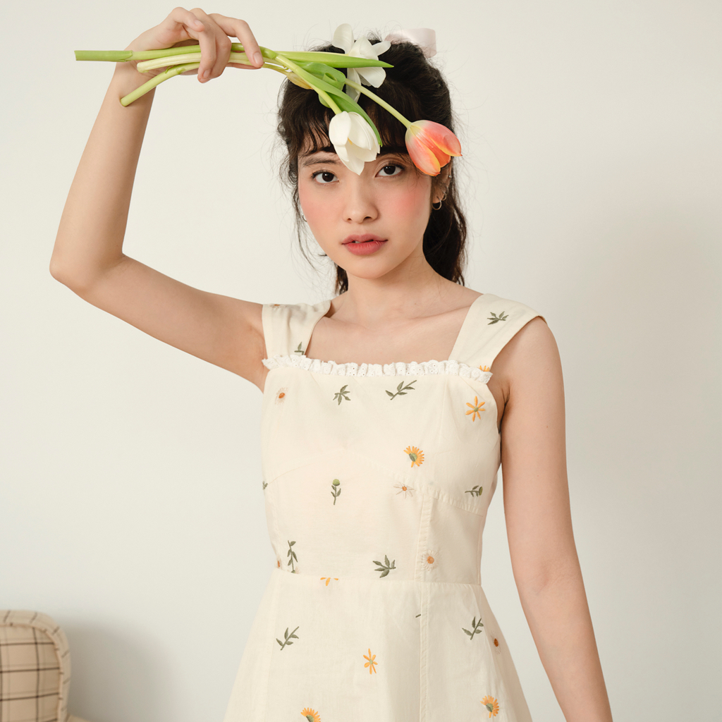 BLEUBIRD Váy thô thêu hoa phối ren dáng A Daisy Dress
