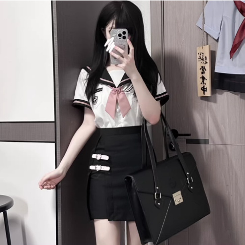 Set váy đồng phục học sinh Hàn Quốc: áo cổ thủy thủ thêu huy hiệu + nơ + chân váy bó khóa trái tim