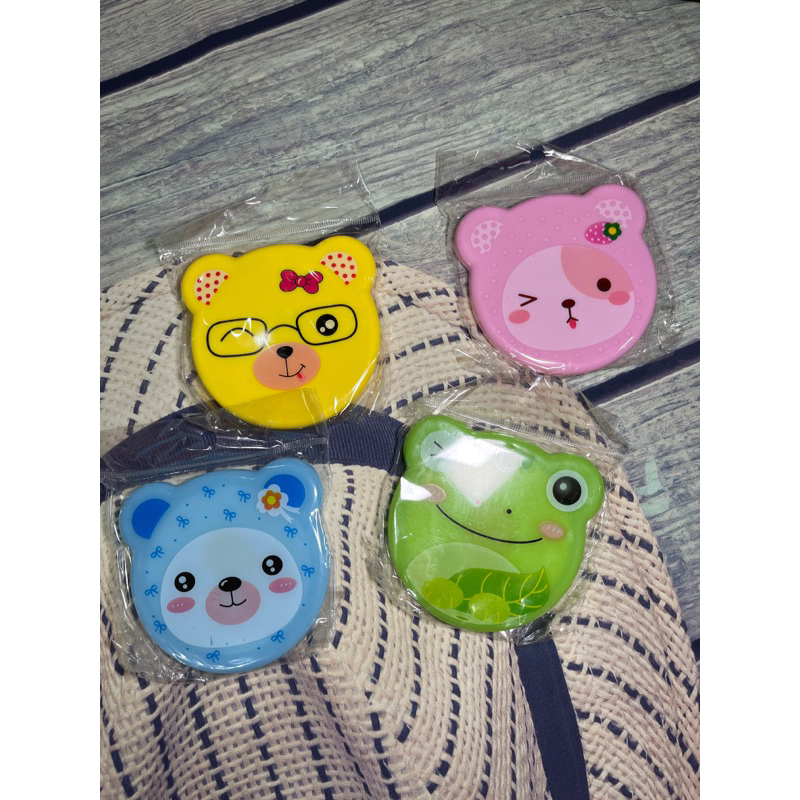 Gương kiếng nhỏ mini cá nhân kèm lược
