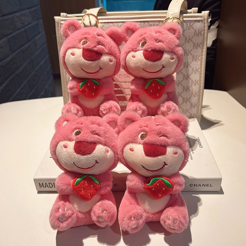 Móc Khoá Móc Treo Hoạ Tiết Gấu Ôm Dâu Nhồi Bông Dễ Thương  Siêu Hot GAU1