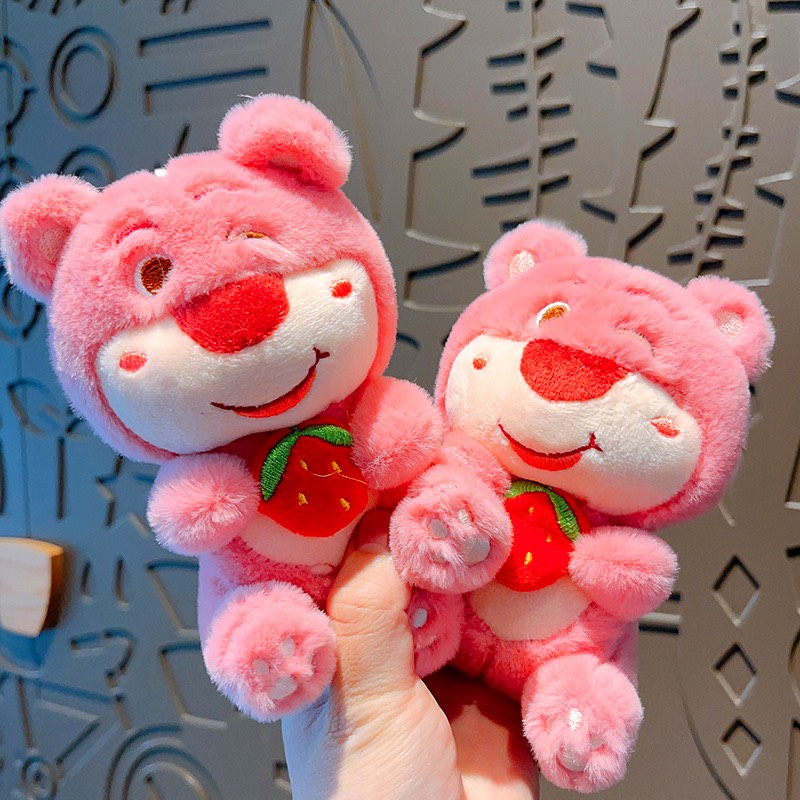 Móc Khoá Móc Treo Hoạ Tiết Gấu Ôm Dâu Nhồi Bông Dễ Thương  Siêu Hot GAU1