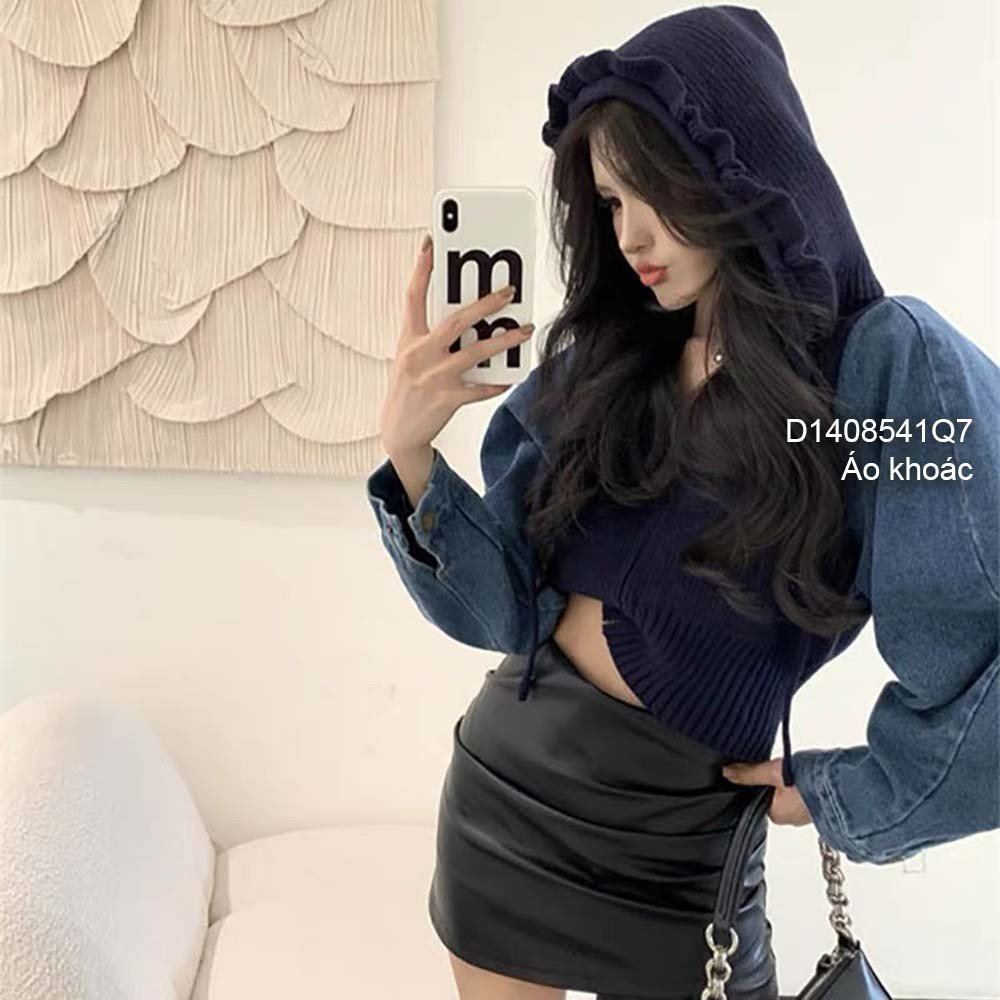 Áo khoác len croptop có nón kéo khóa tay dài phối jean