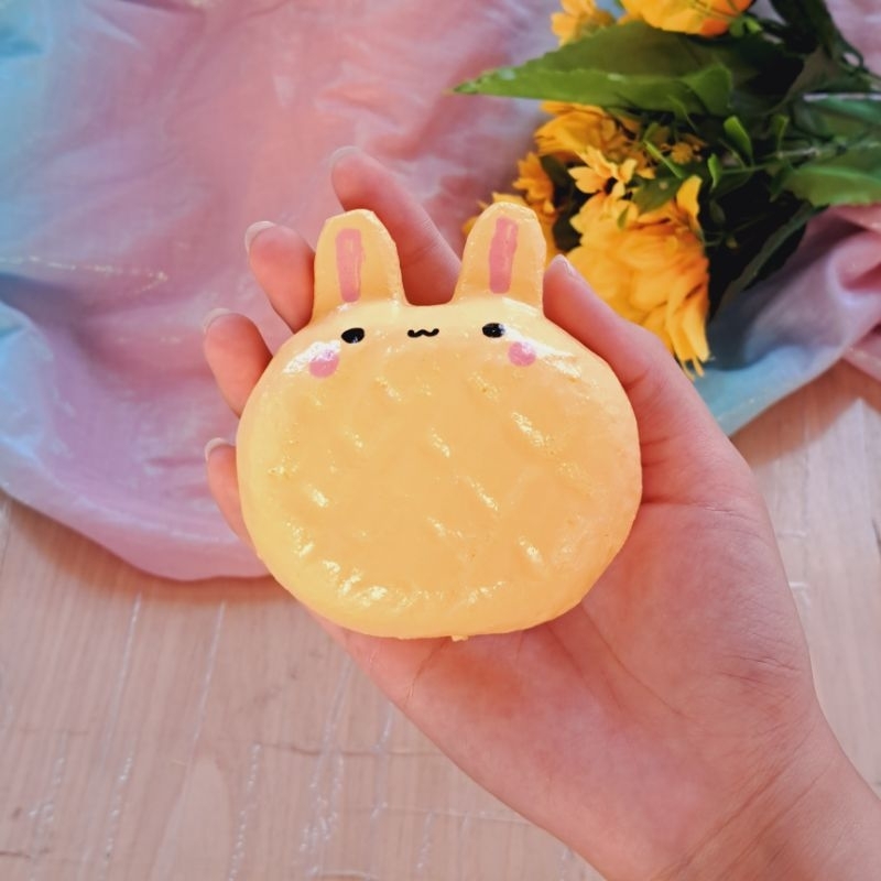 Đồ chơi squishy handmade BÁNH DỨA THỎ đáng yêu