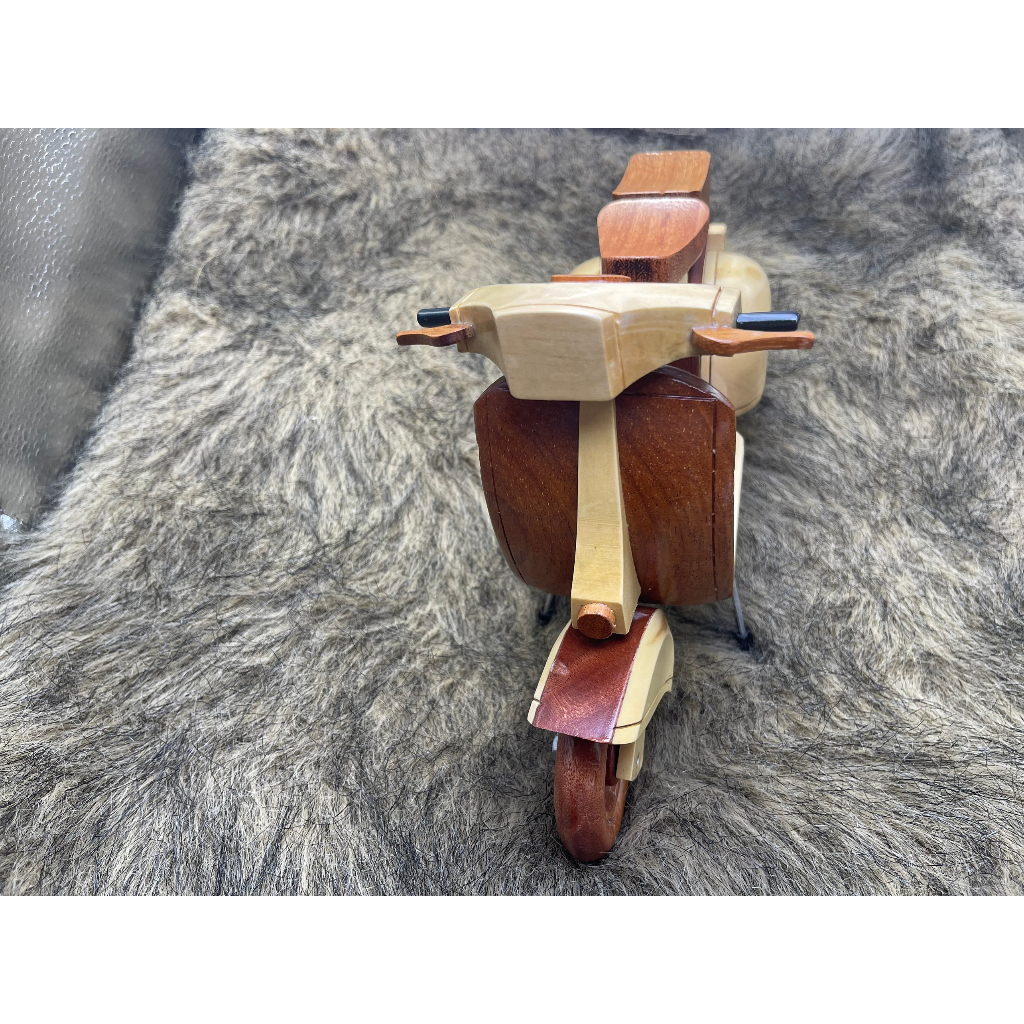 Mô hình xe Vespa classic, mô hình chất lượng cao handmade 100% từ gỗ tự nhiên, kích thước 27x9x18 cm