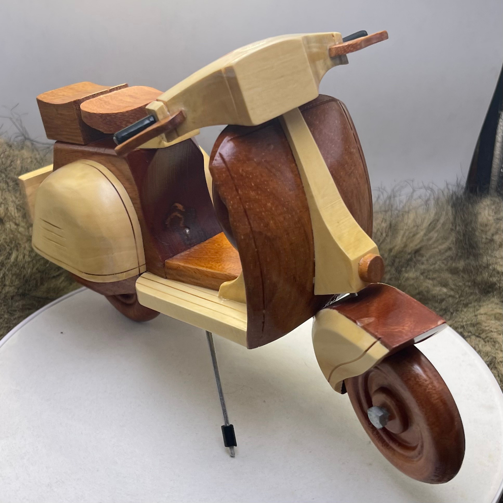 Mô hình xe Vespa classic, mô hình chất lượng cao handmade 100% từ gỗ tự nhiên, kích thước 27x9x18 cm