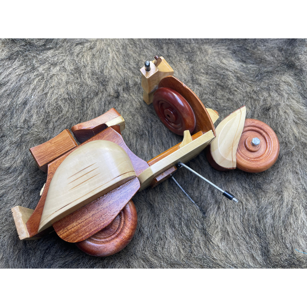 Mô hình xe Vespa classic, mô hình chất lượng cao handmade 100% từ gỗ tự nhiên, kích thước 27x9x18 cm