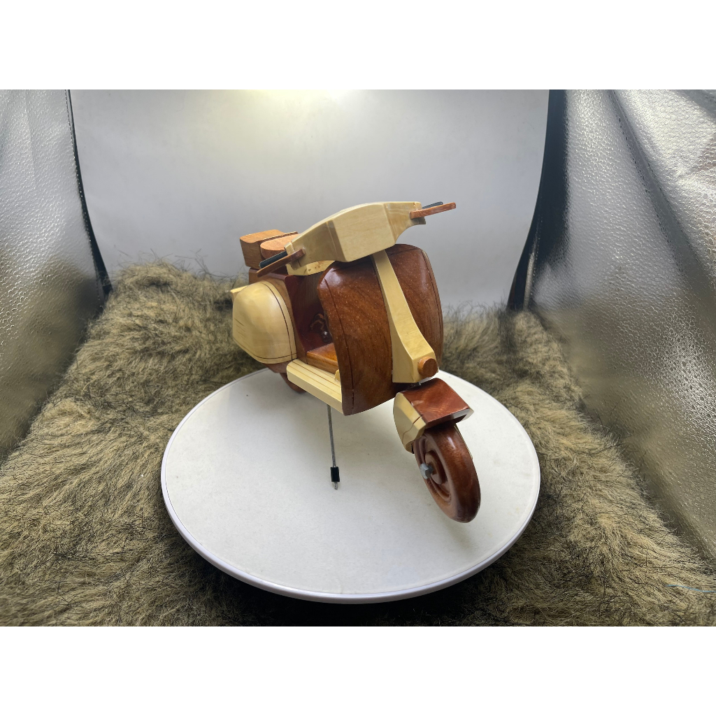 Mô hình xe Vespa classic, mô hình chất lượng cao handmade 100% từ gỗ tự nhiên, kích thước 27x9x18 cm