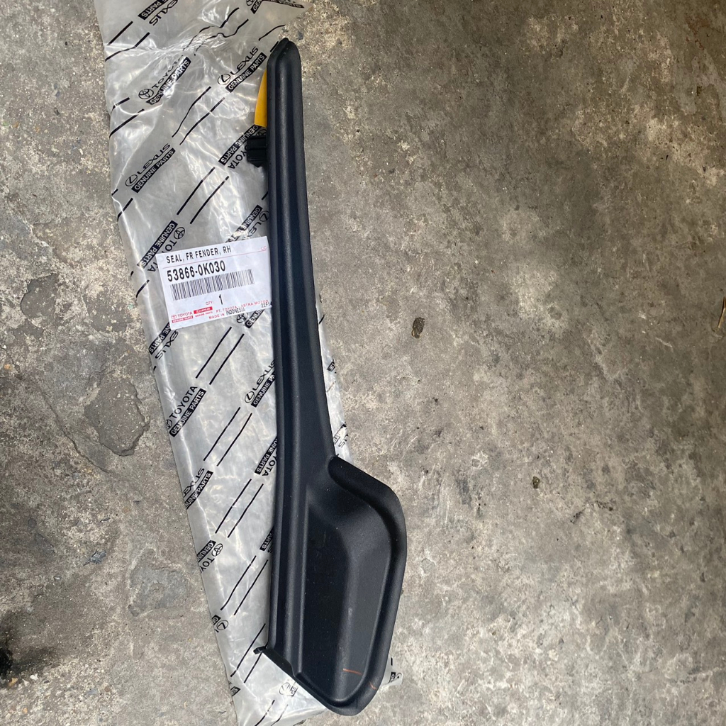 Ốp chân kính chắn gió 2 bên toyota innova 2016 2017 2018 2019 2020 2021 chính hãng