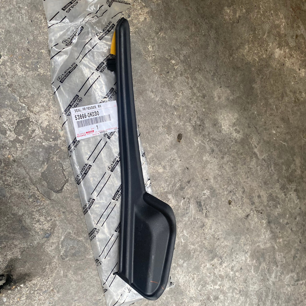 Ốp chân kính chắn gió 2 bên toyota innova 2016 2017 2018 2019 2020 2021 chính hãng