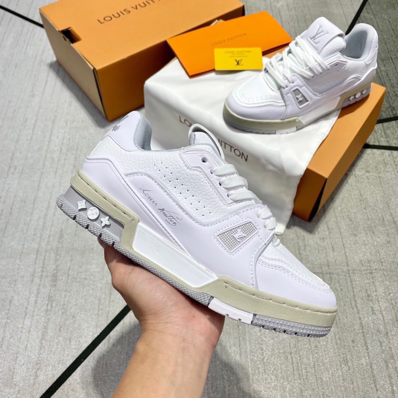 Giày Thể Thao LV 54 Trainer Da Thật Trắng Xám Họa Tiết Phản Quang Sianature White Đế Vàng Nâu